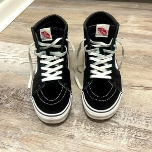 Black and white vans men’s 9.5
